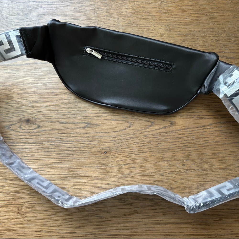 NEW Versace Fragrances Black Belt Bag NWT Black Silver - Picture 7 of 8